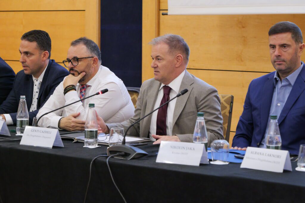 Kryetari i Dhomës së Tregtisë dhe Industrisë Tiranë, z. Nikolin Jaka dhe Drejtori i Përgjithshëm i Doganave, z. Gent Gazheli