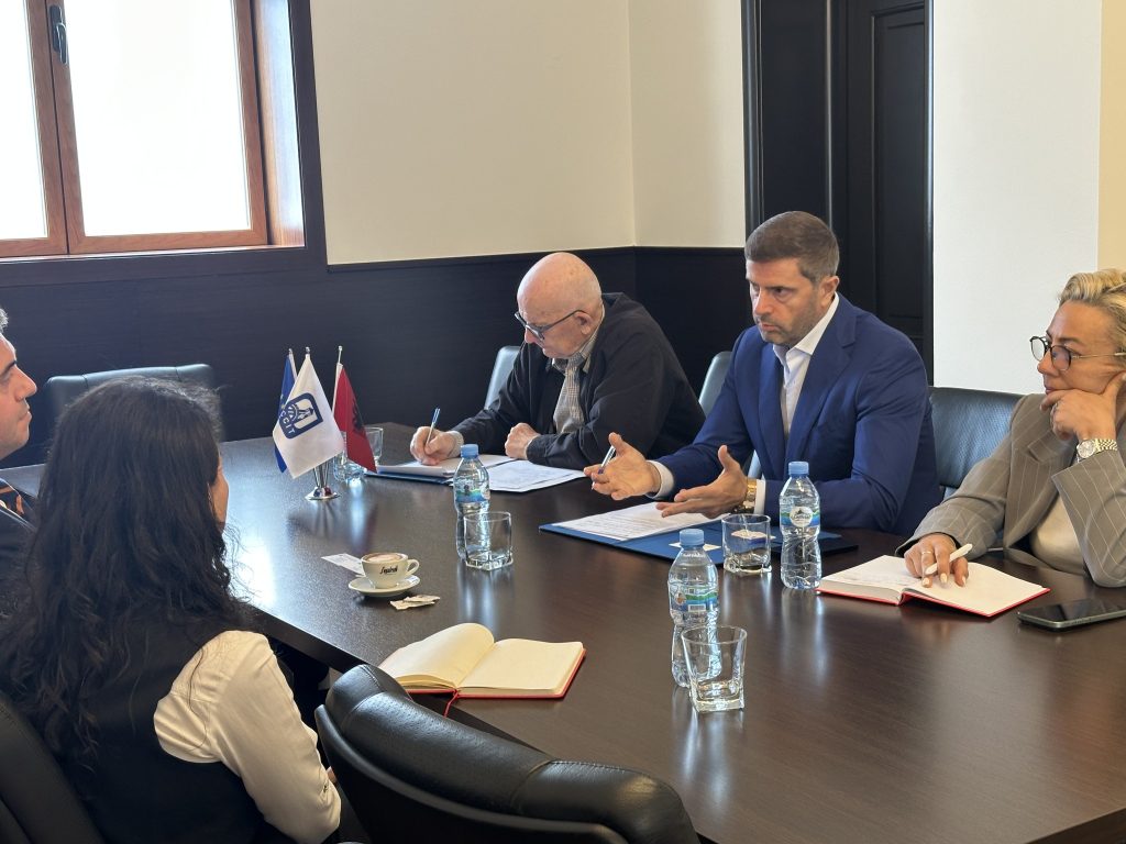 Kryetari i Dhomës së Tregtisë dhe Industrisë, Z. Nikolin Jaka, zhvilloi një takim me Këshilltarin Tregtar të Ambasadës së Republikës së Turqisë në Tiranë, Z. Tarik Aksoy