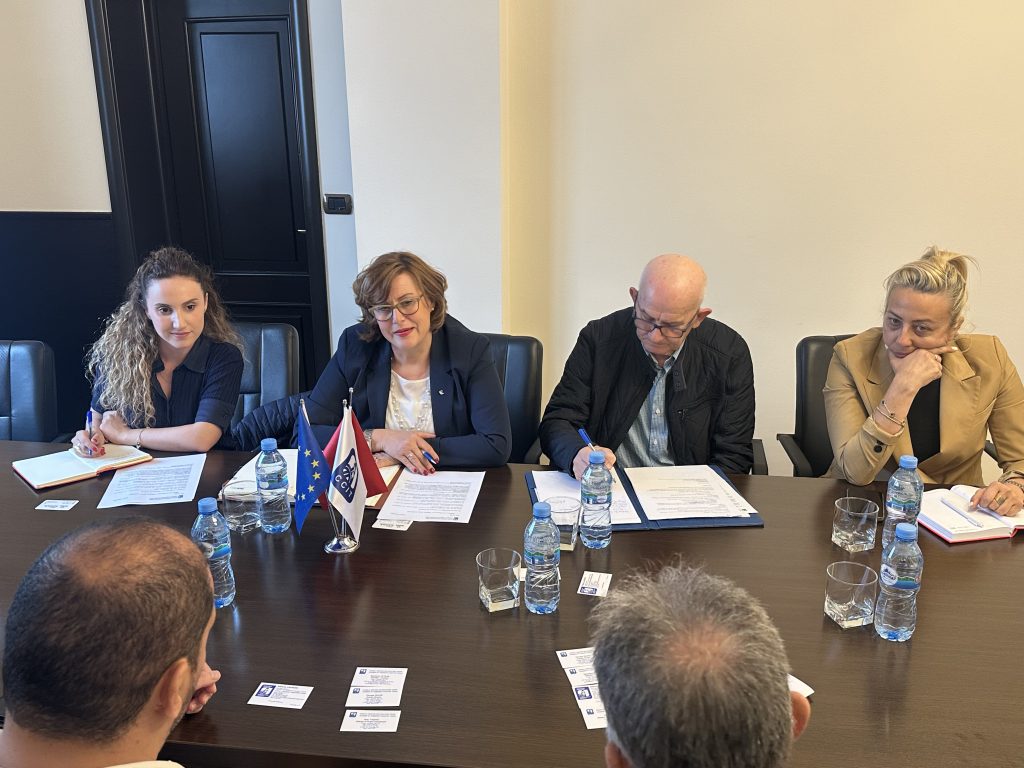 DHTI Tiranë mirëpret përfaqësuesit e shoqatës turke HAKSIAD: Drejt forcimit të bashkëpunimit ekonomik