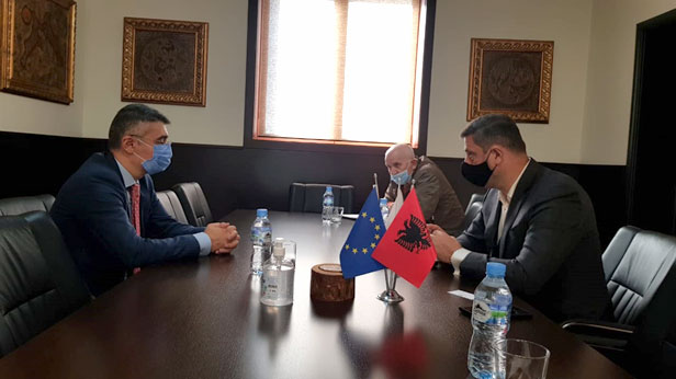 Kryetari JAKA takim me Ambasadorin e ri të Azerbajxhanit z. Huseynov  në kuadër të forcimit të bashkëpunimit ekonomik mes dy vendeve