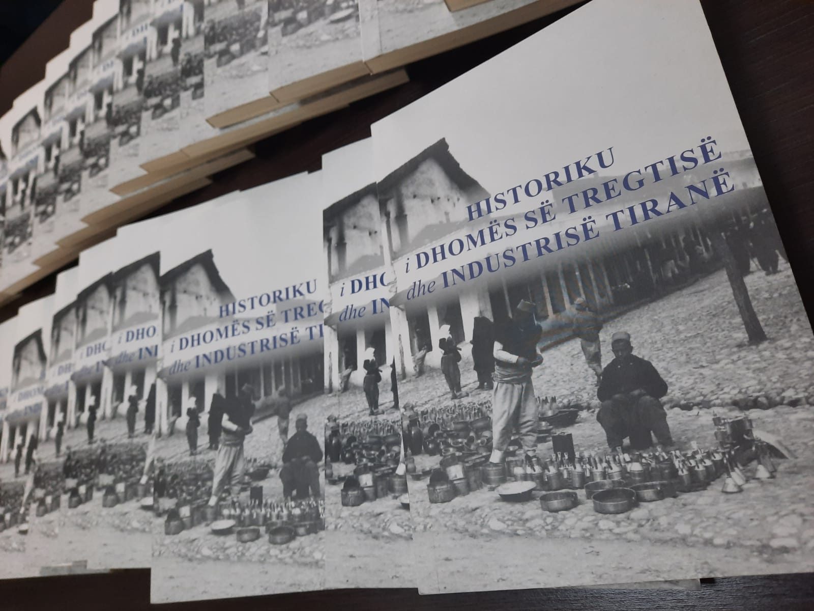Pse i duhej Dhomës së Tregtisë dhe Industrisë Tiranë botimi i një historie? Dy fjalë për lexuesit dhe një mesazh për brezat
