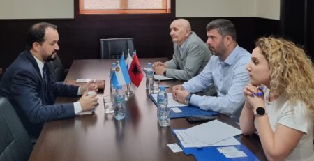 Kryetari i Dhomës së Tregtisë dhe Industrisë Tiranë, pret në takim Ambasadorin e ri të Argjentinës